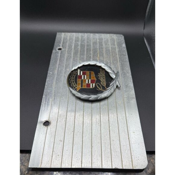 Cadillac Automobile Plate With “ Cadillac Wreath and Crest” Logo Vintage - Picture 8 of 11